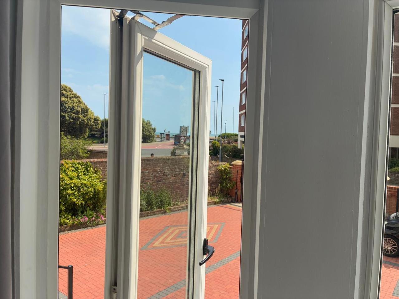 Inn By The Sea, Portsmouth - En Suite Rooms With Sea View Possible, Parking Ev 22Kw Extérieur photo